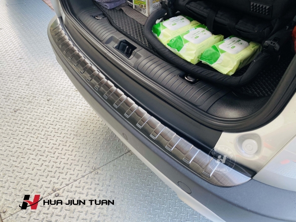 KUGA 黑鈦絲後護板 (180)(250)