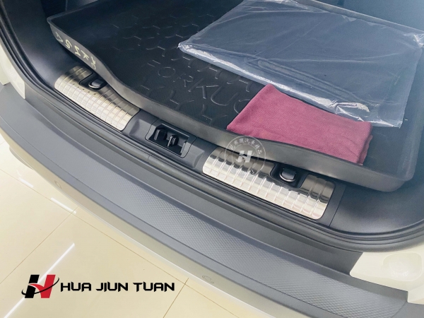 KUGA 白金款內後護板