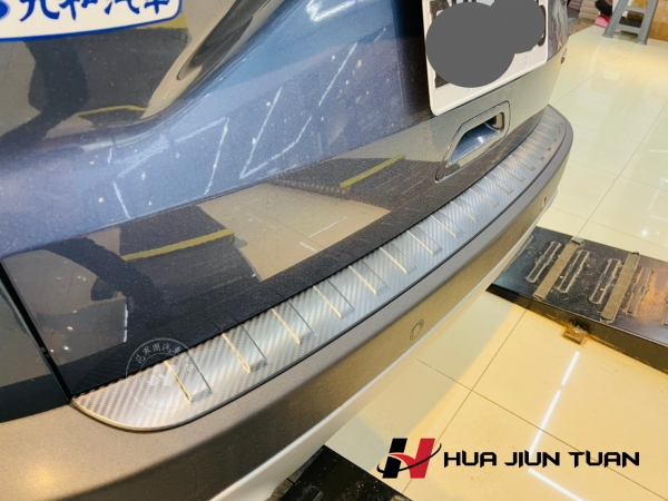 KUGA 卡夢紋後護板 (180)(250)