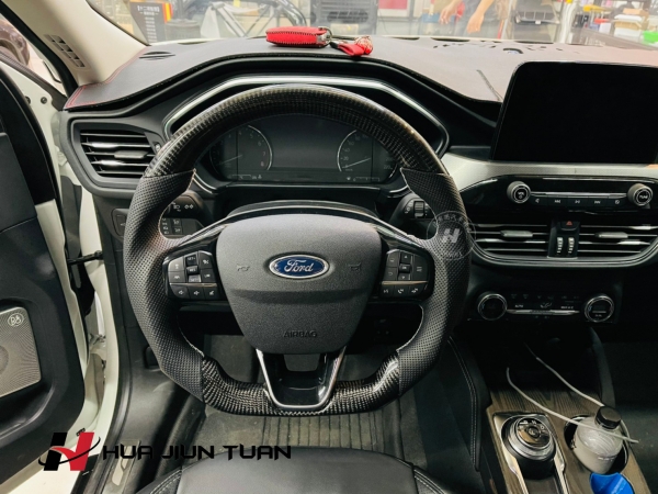 KUGA 卡夢方向盤