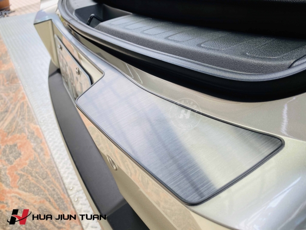 UX 黑鈦絲後上護板