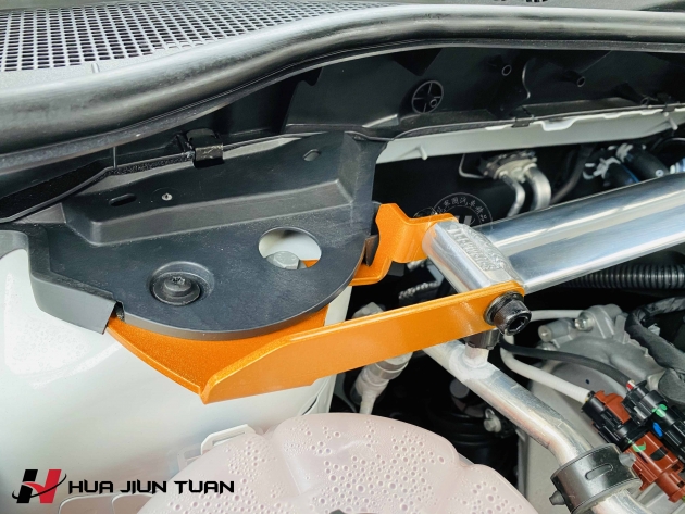 KUGA SUMMIT 引擎室拉桿