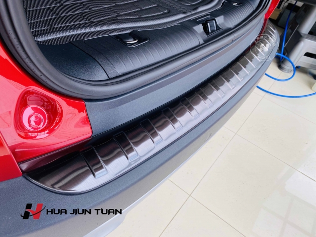 KUGA 黑鈦絲後護板 (180)(250)