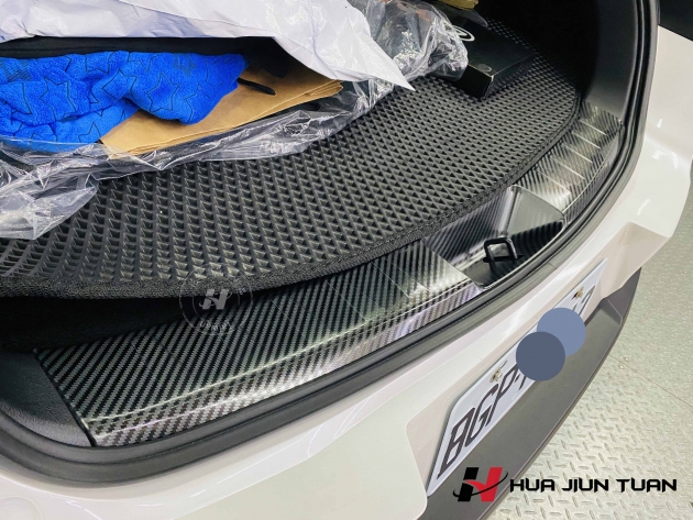 UX 卡夢紋內後護板