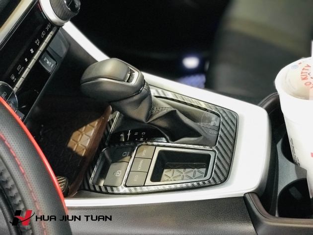 RAV4 按鍵飾板+排檔貼片 (卡夢紋)