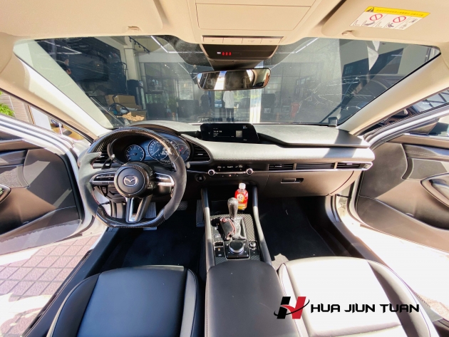 四代 Mazda3 卡夢方向盤