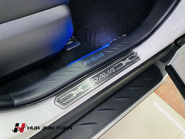 RAV4 卡夢紋下門檻