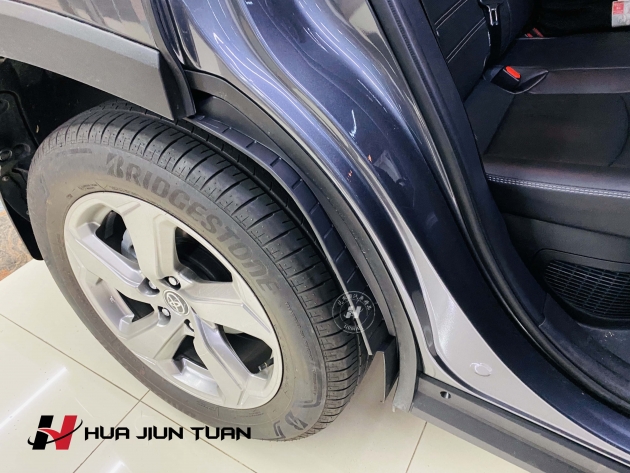 RAV4 後輪檔泥板