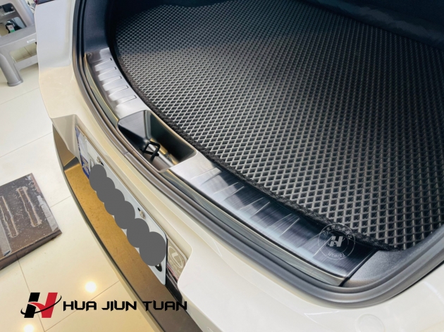 UX 黑鈦絲內後護板