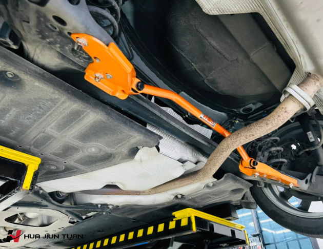 四代 Mazda3 Summit 後下扭力桿