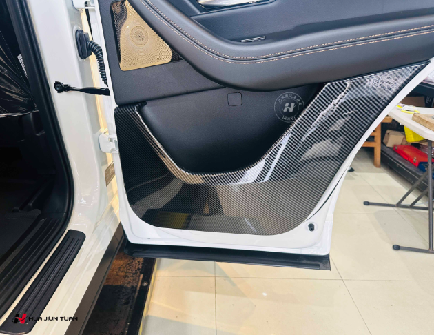 CX-60 車門防踢板